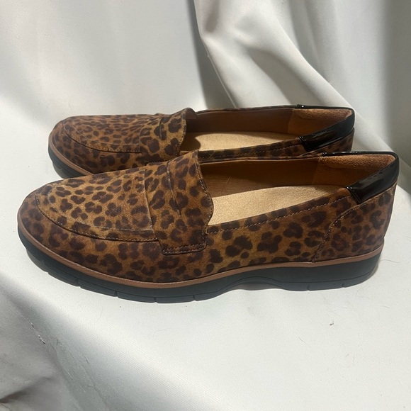 Dr. Scholl's Nice Day Leopard Print Women's Loafers - Picture 2 of 7